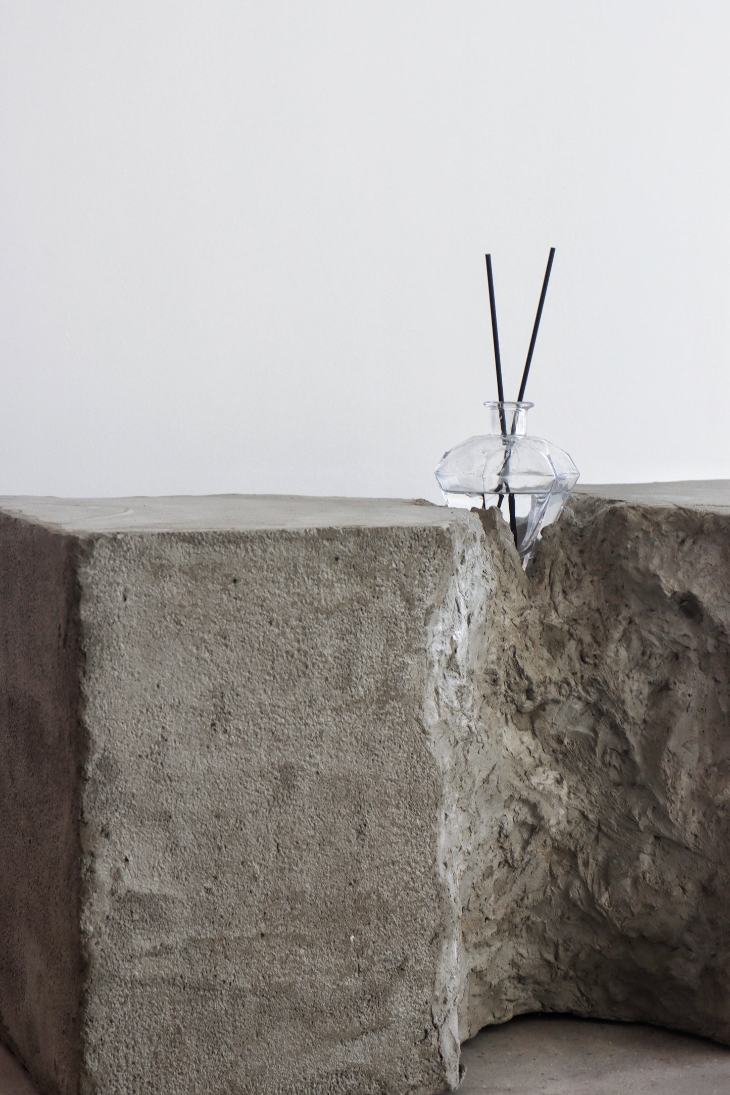INTERSECTION - Diffuser Table