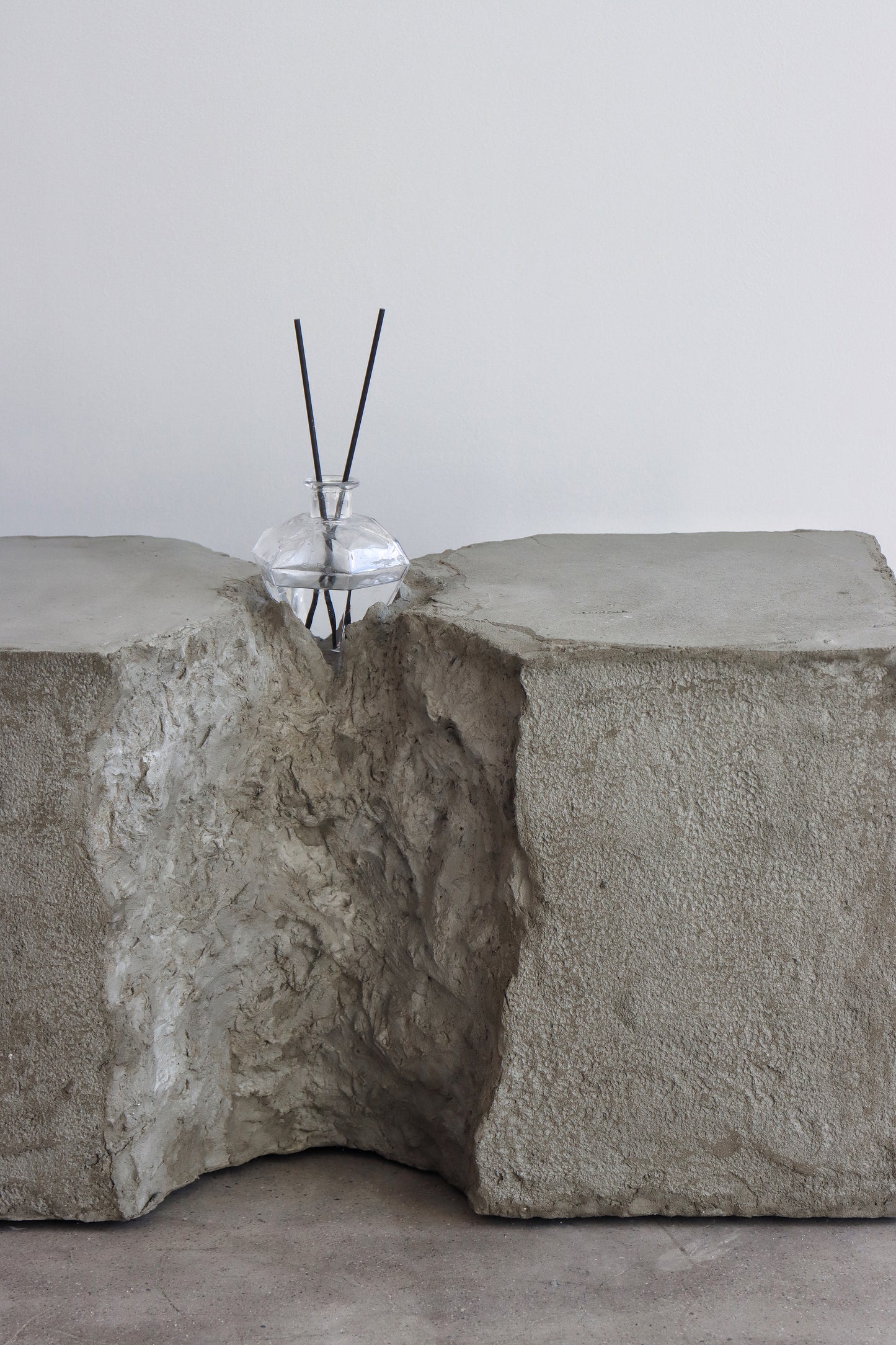 INTERSECTION - Diffuser Table