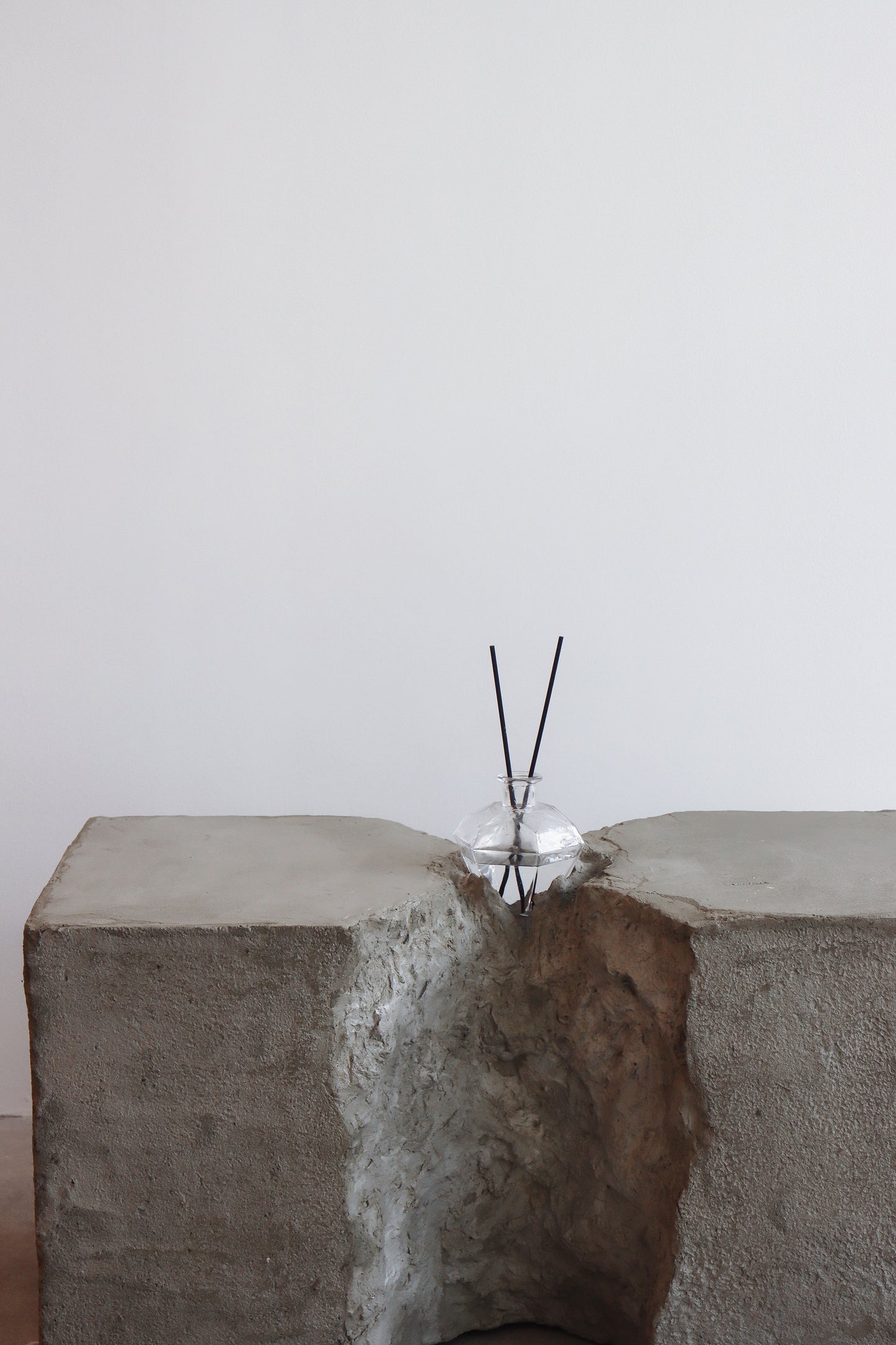 INTERSECTION - Diffuser Table
